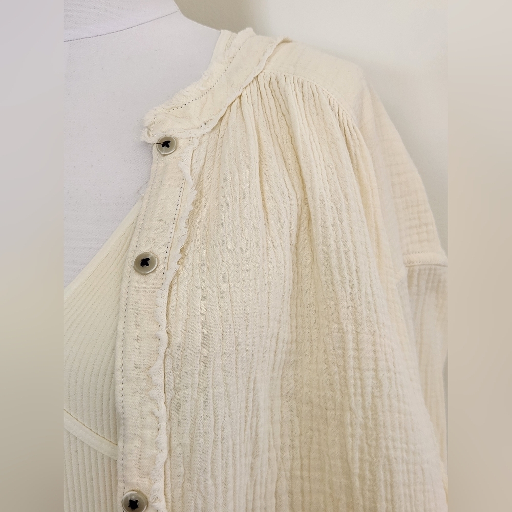 || WE THE FREE || Gauze button down long sleeves raw hems size M. - Picture 2 of 9